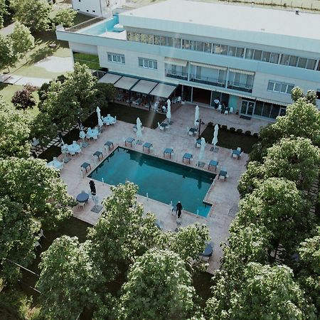 Hotel La Villa Gjakova Dış mekan fotoğraf