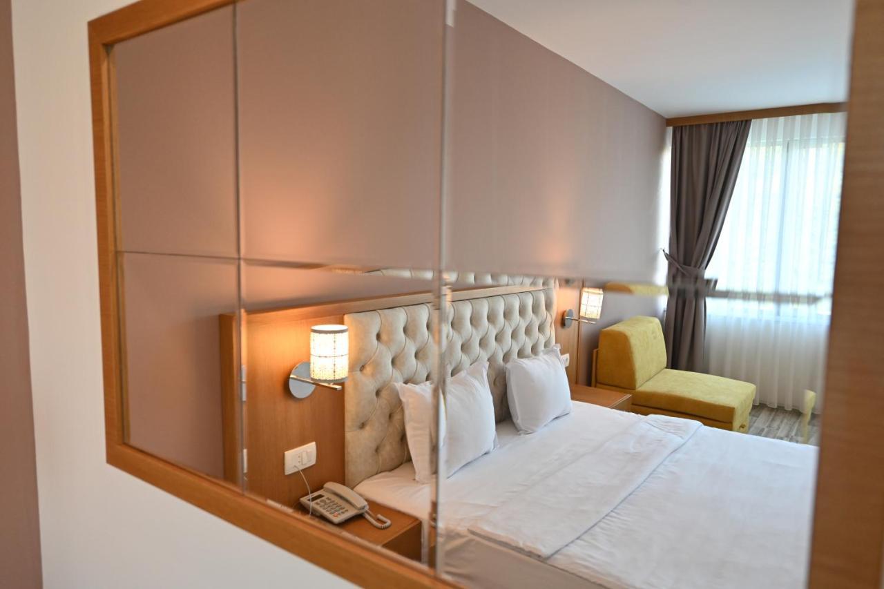 Hotel La Villa Gjakova Dış mekan fotoğraf