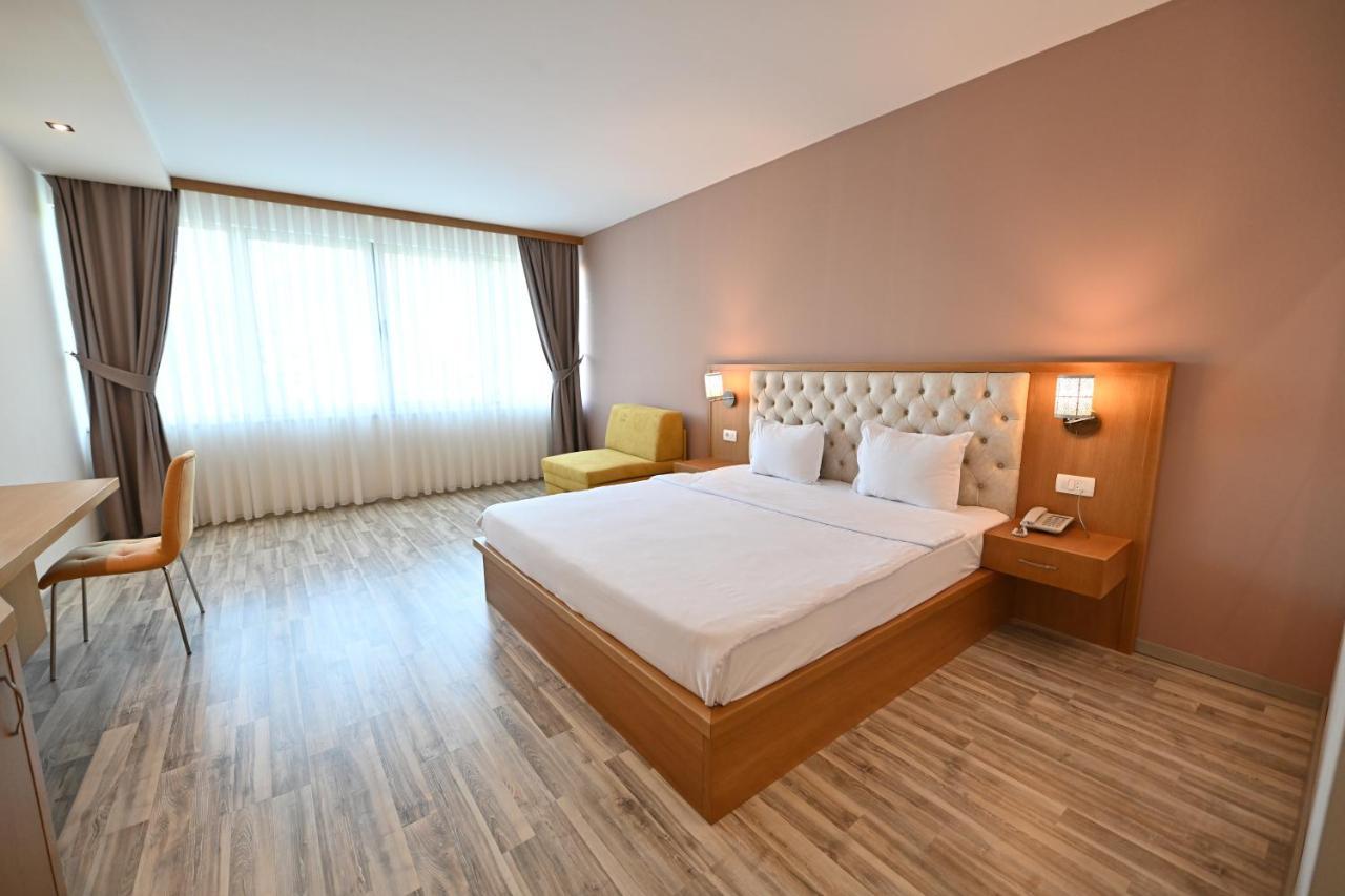Hotel La Villa Gjakova Dış mekan fotoğraf