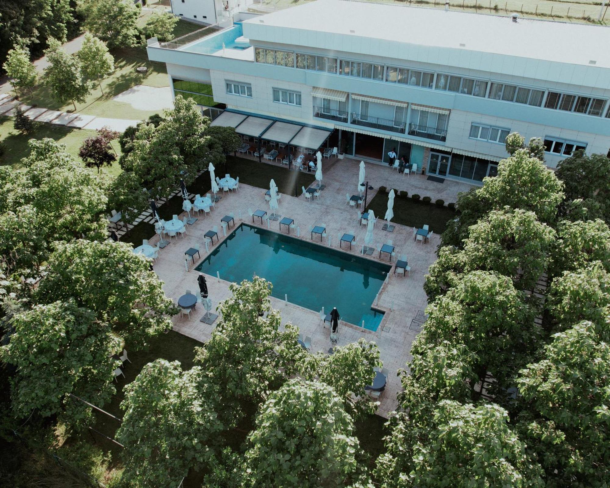 Hotel La Villa Gjakova Dış mekan fotoğraf