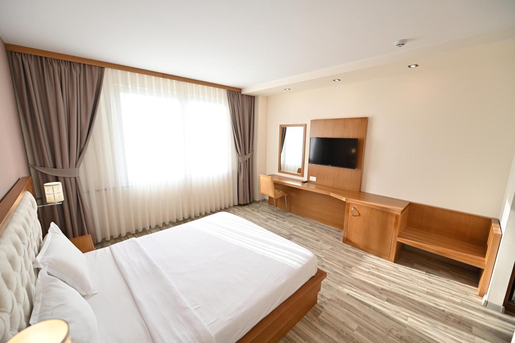 Hotel La Villa Gjakova Dış mekan fotoğraf