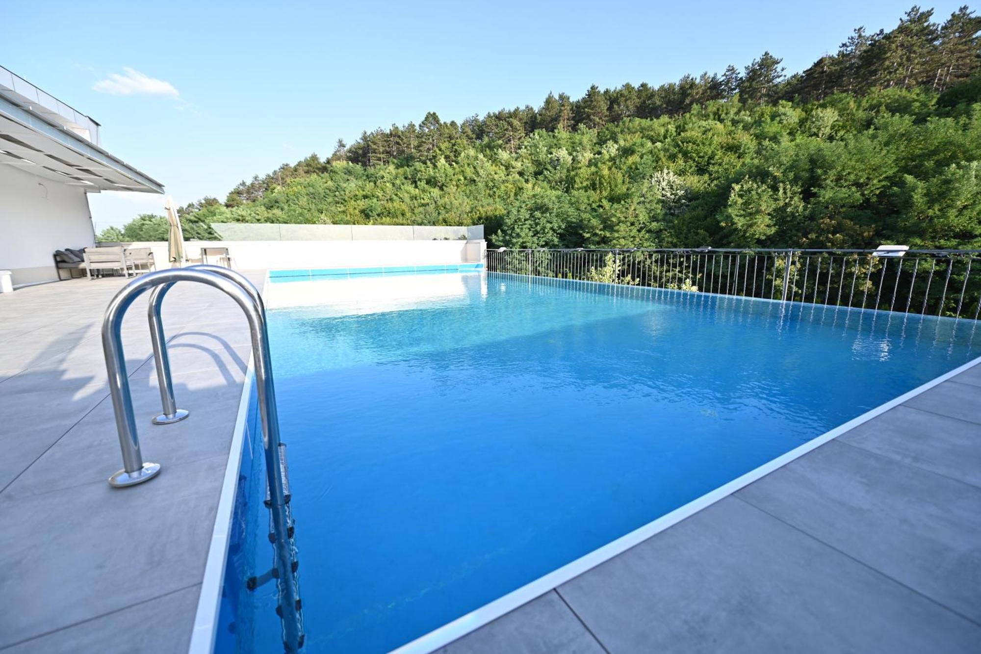 Hotel La Villa Gjakova Dış mekan fotoğraf