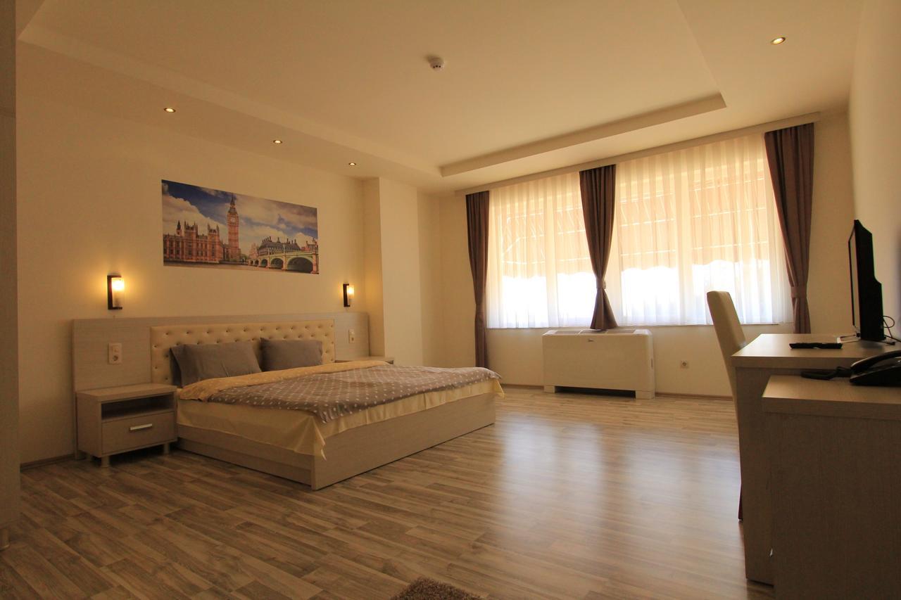 Hotel La Villa Gjakova Oda fotoğraf